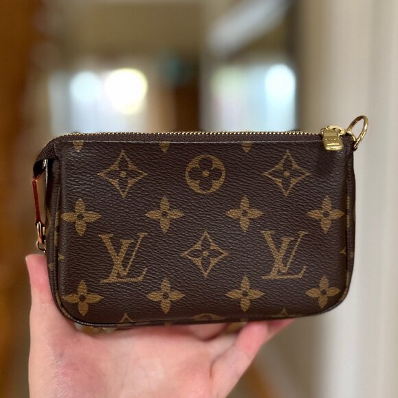 Louis Vuitton Mini Pochette Monogram - Authentic - Picture 3 of 17